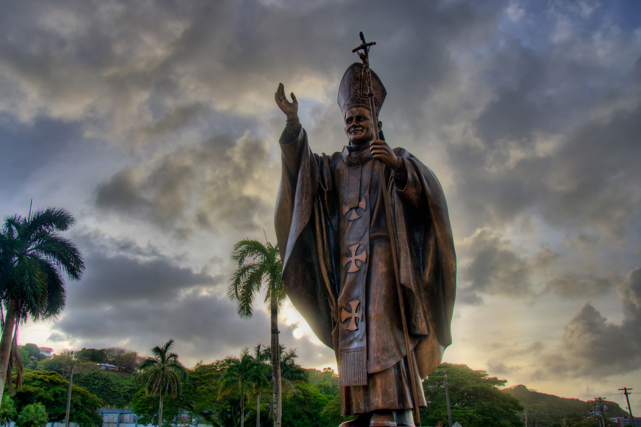 Santo Papa as Juan Pablo Dos Monument